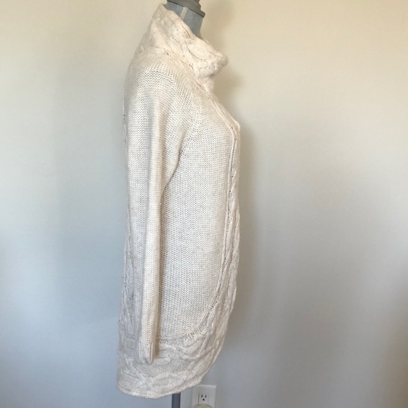 NWOT- Beautiful RW&Co long-sleeved sweater - Picture 6 of 7